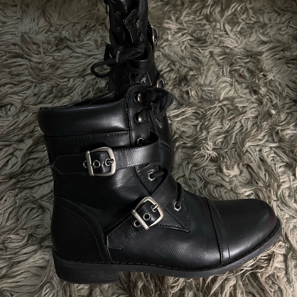 BLACK BOOTIES - Picture 1 of 4